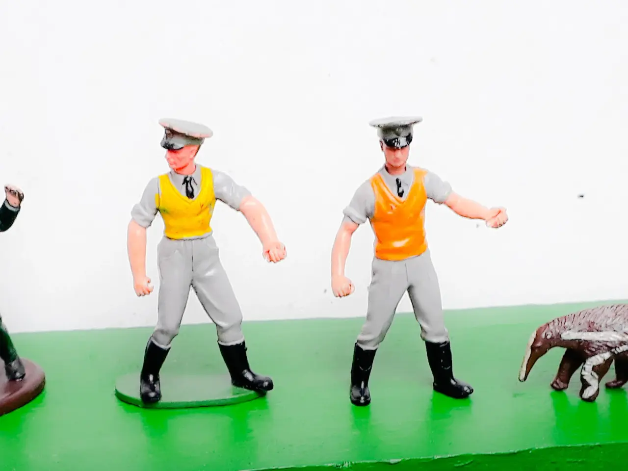 Billede 9 - 16 Britains Dyr, 3 Dyrepassere