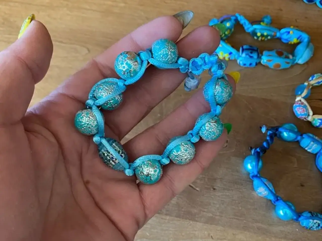 Billede 4 - Nye knyttede armbånd
