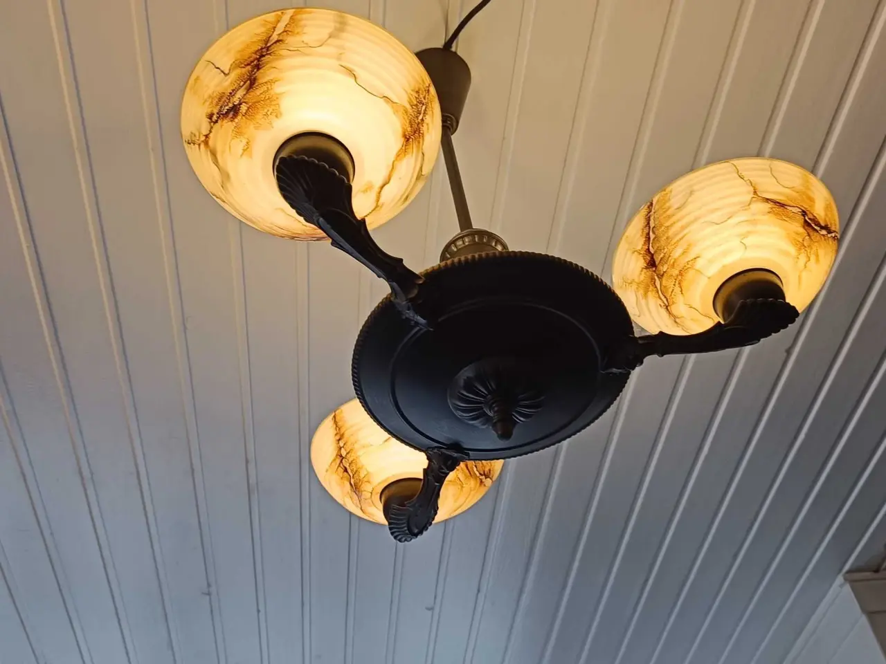 Billede 1 - Flot lampe , med intakte skærme