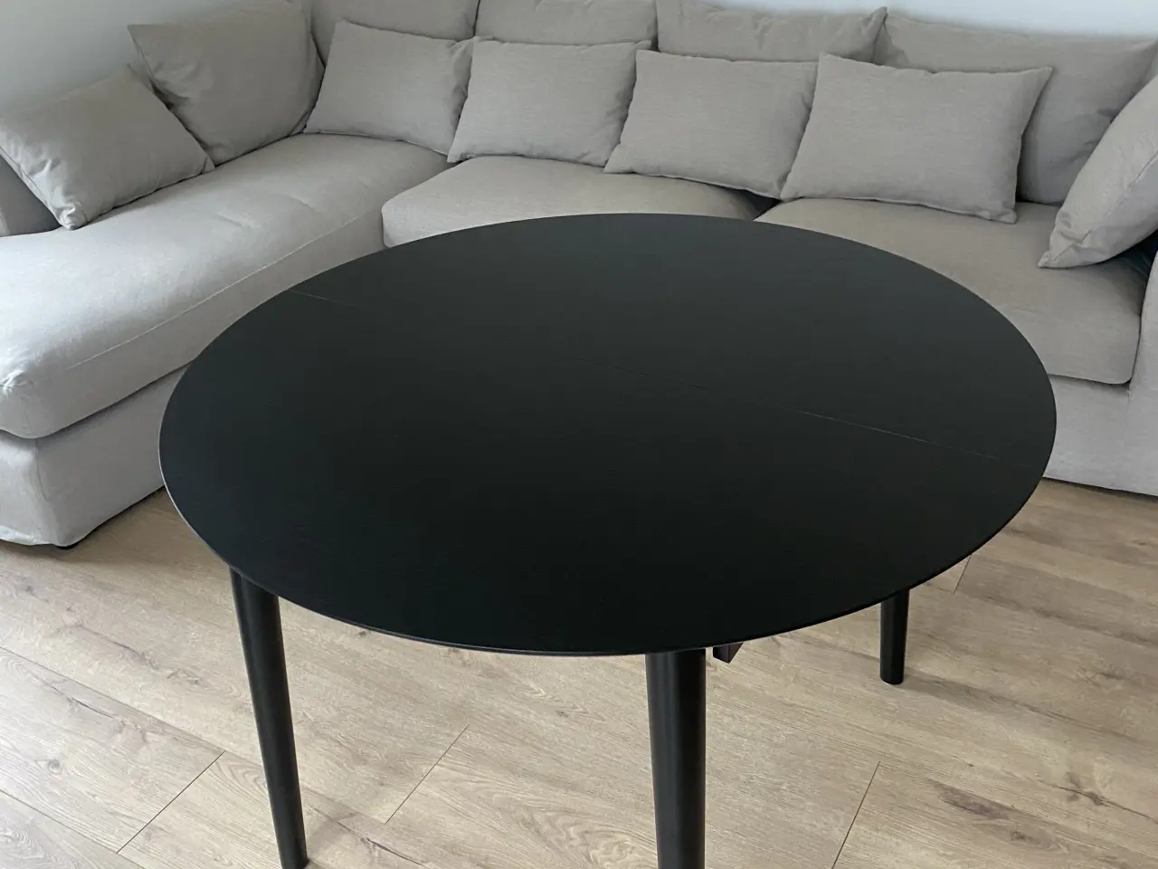 Billede 2 - Rundt spisebord med tillægsplader