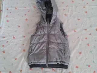 Vest med hætte