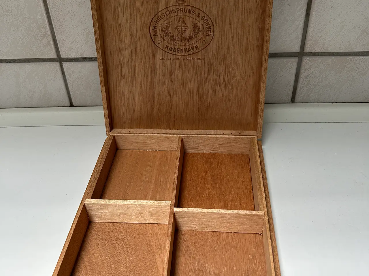 Billede 2 - Retro Cigar æske i træ med rum inddeling