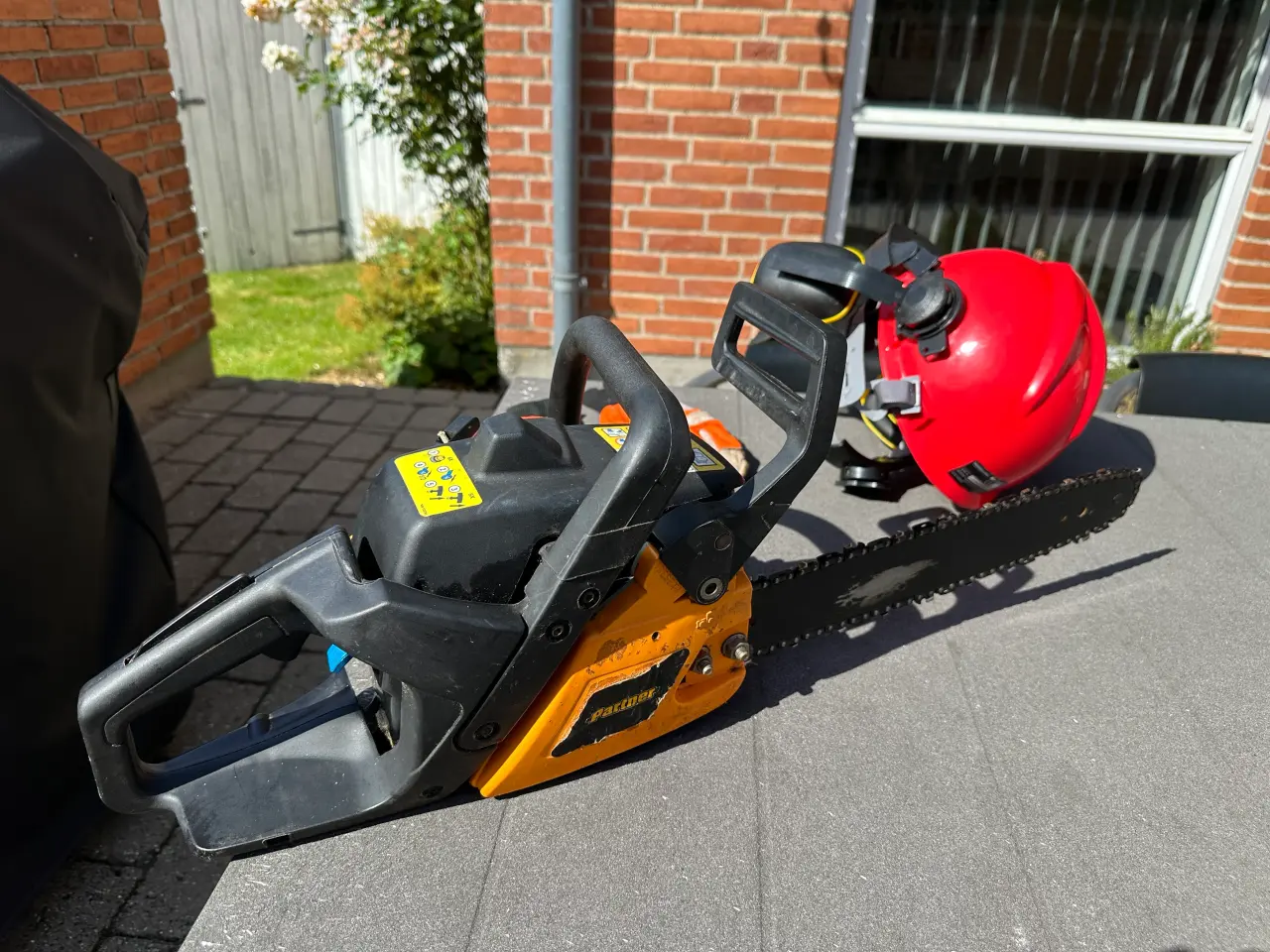 Billede 6 - Motorsav, hjelm og sikkerhedshandsker