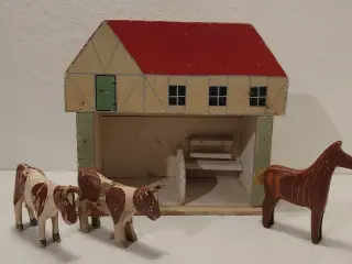Fængselslegetøj: 3 trædyr og stald. Ca 1933.