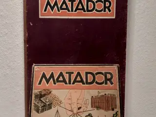 Komplet matadorspil fra før 1948 med metalbiler.