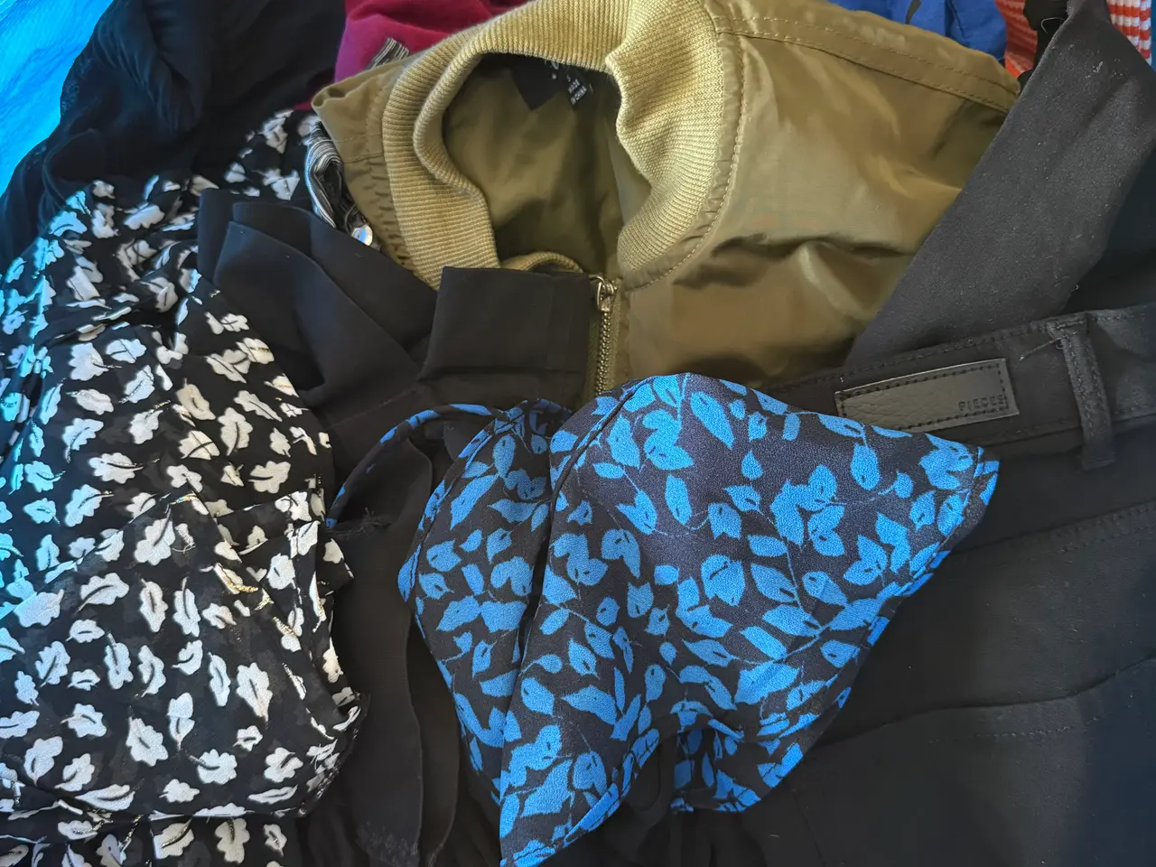 Billede 1 - Pige/dametøj str xs,s, 34,36, incl porto