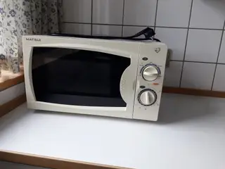Mikroovn sælges grundet flytning