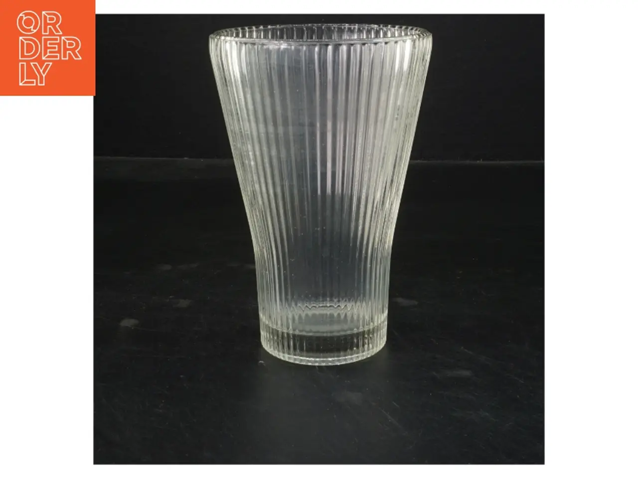 Billede 1 - Riflet hospitalsvase (str. Ø 11x16 cm)