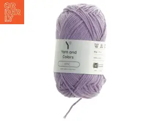 Lyselilla garnnøgle fra Yarn and Colors (str. 75 m 5 mm)