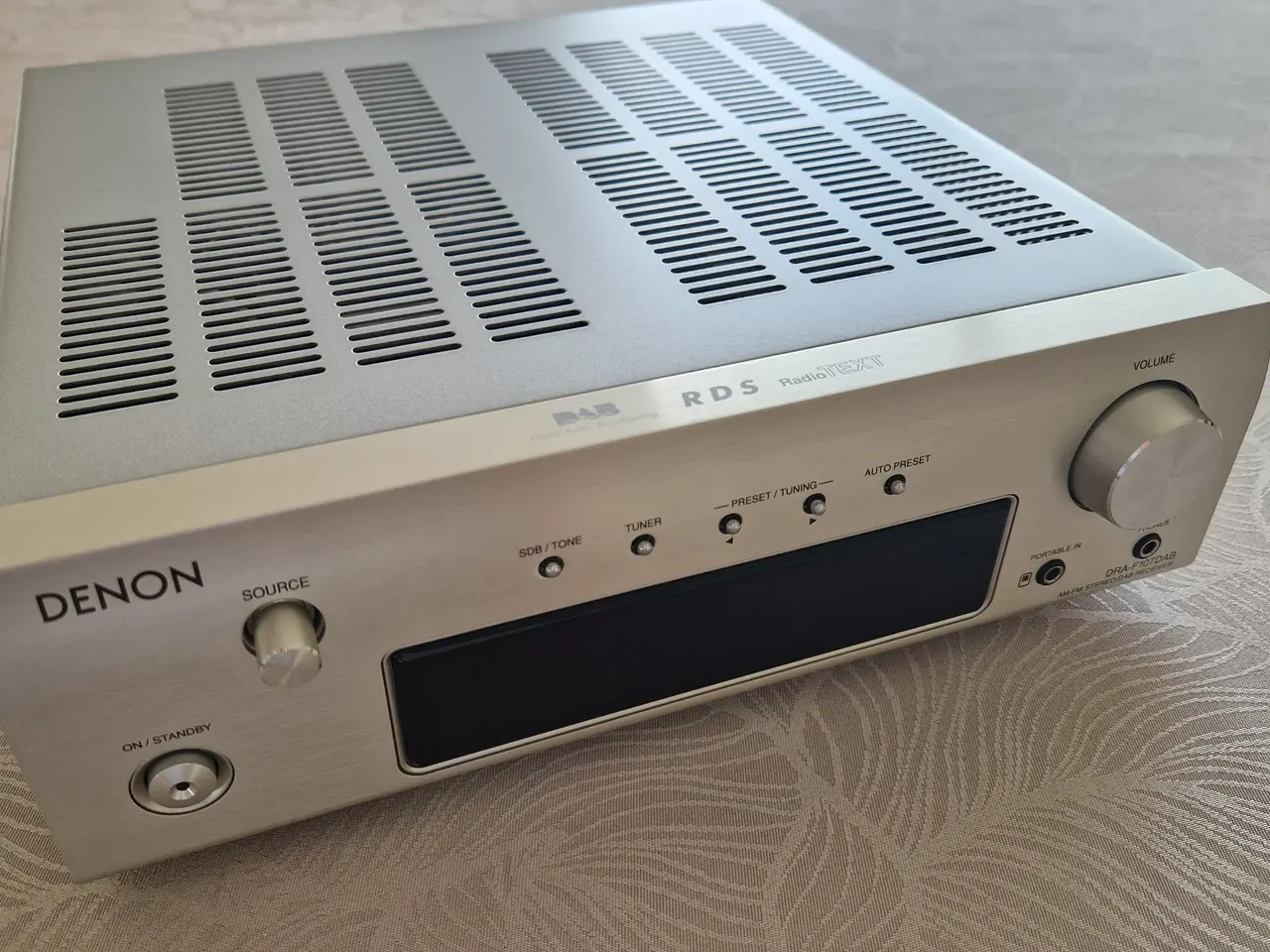 Billede 2 - Kompakt og velspillende reciever fra Denon