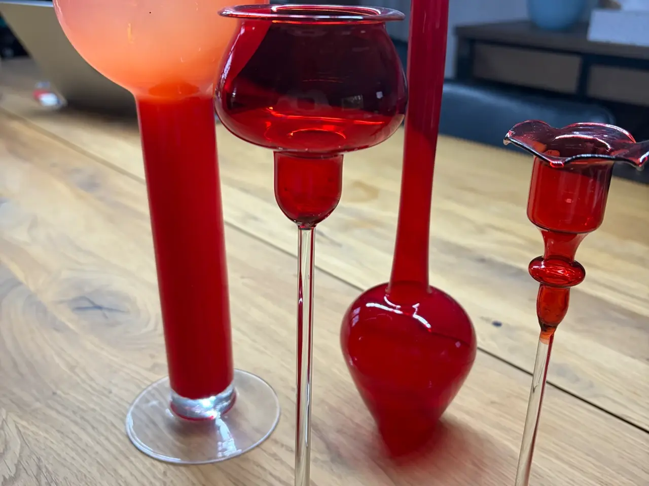 Billede 1 - Rødt vintage glas – 4 smukke dekorationsstykker