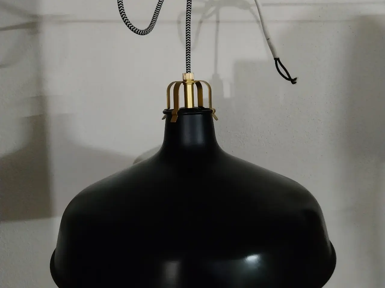 Billede 3 - Sort lampe 38 cm bred