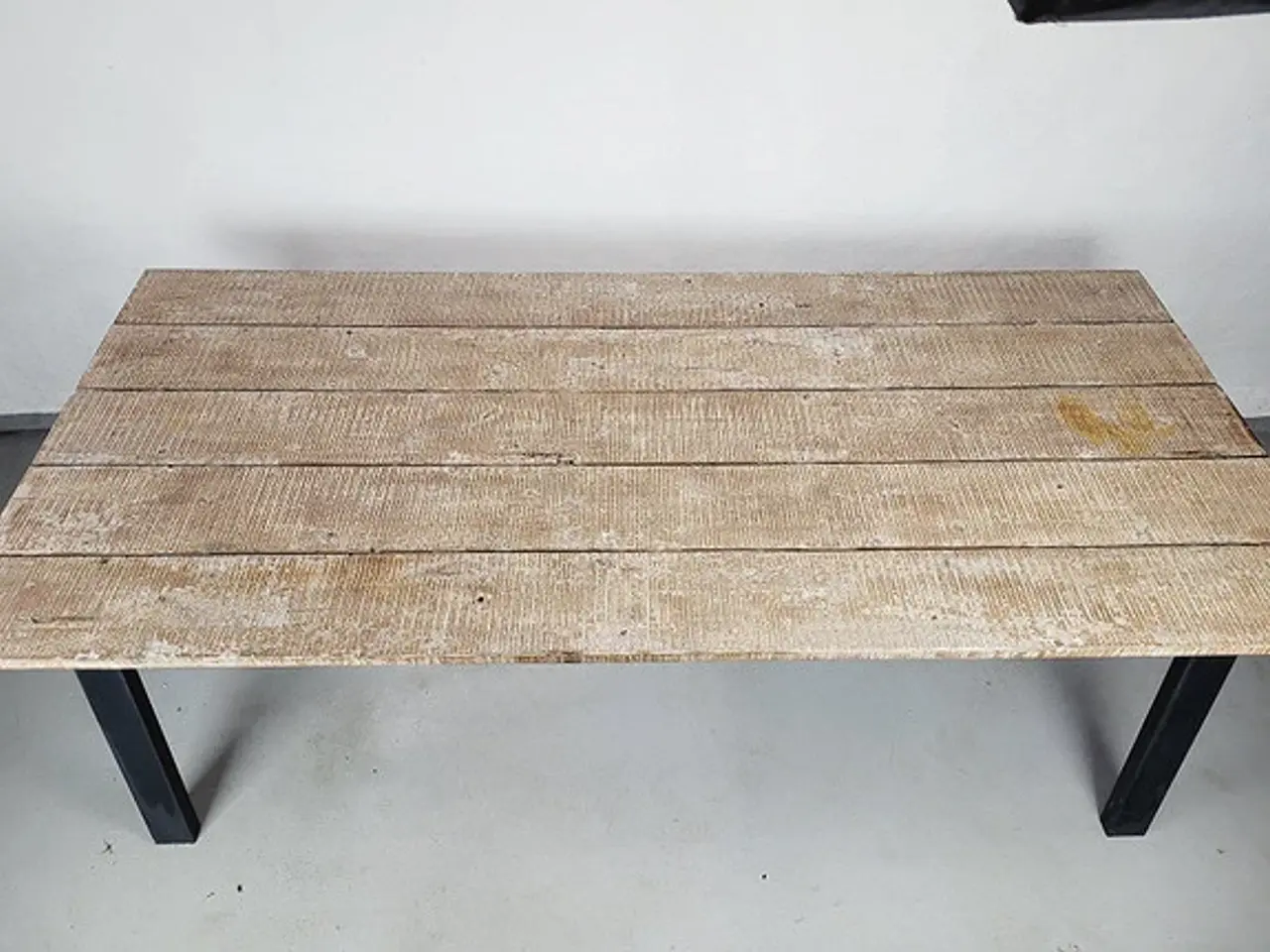 Billede 1 - STOR Plankebord med lakeret stålstel - rustik