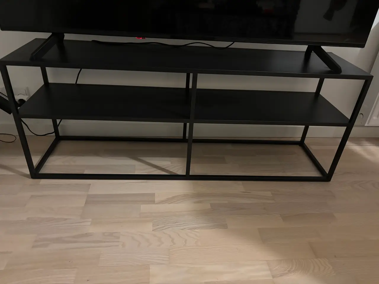 Billede 2 - JYSK VIRUM TV-bord i sort metal