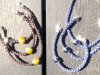 Flettede armbånd med perler - blå eller brun