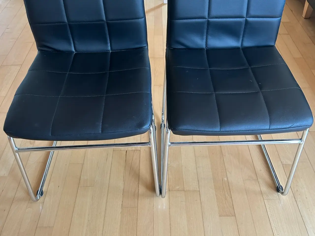 Billede 1 - 2 stk. Spisebordsstole i sort læder look