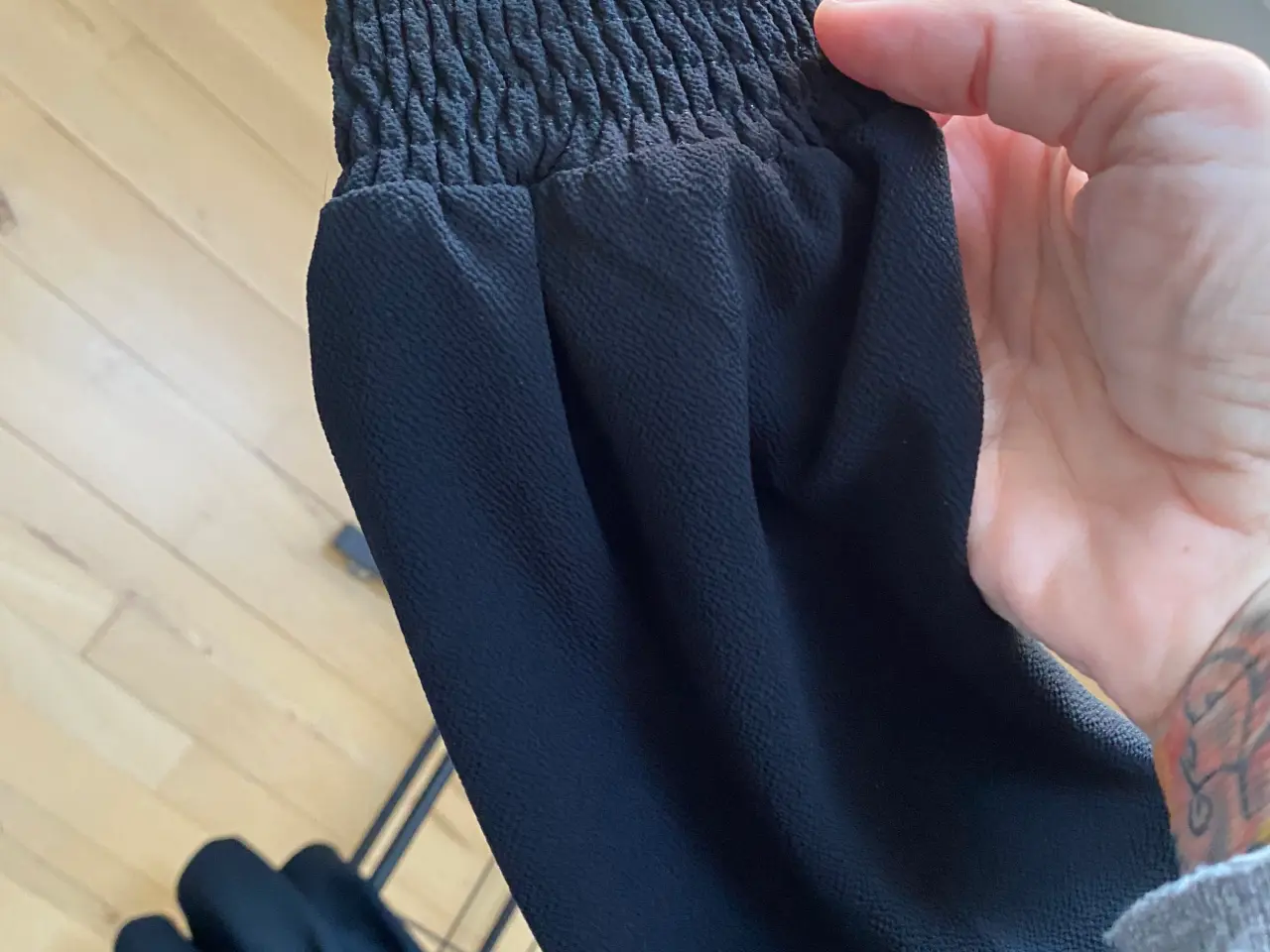 Billede 3 - Sort kjole fra Gina Tricot