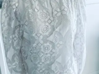 Skjortebluse i råhvid