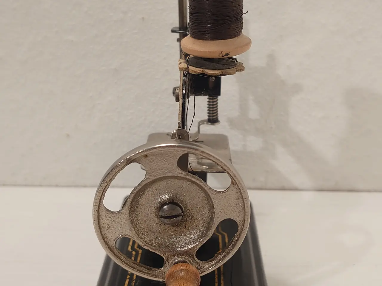 Billede 3 - Lille symaskine i blik .Model Casige.Virker. 1935