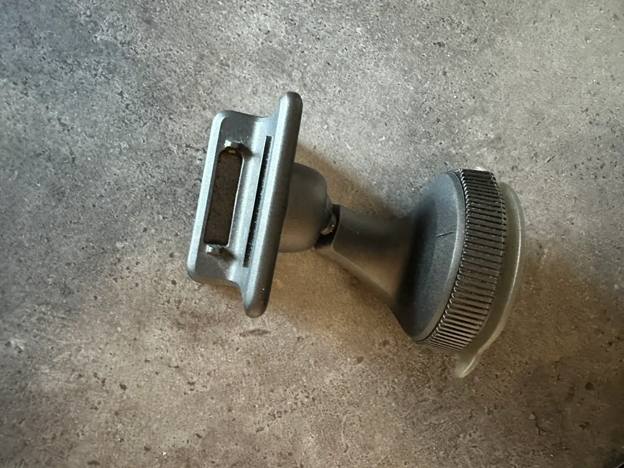 Billede 3 - TomTom holder købes