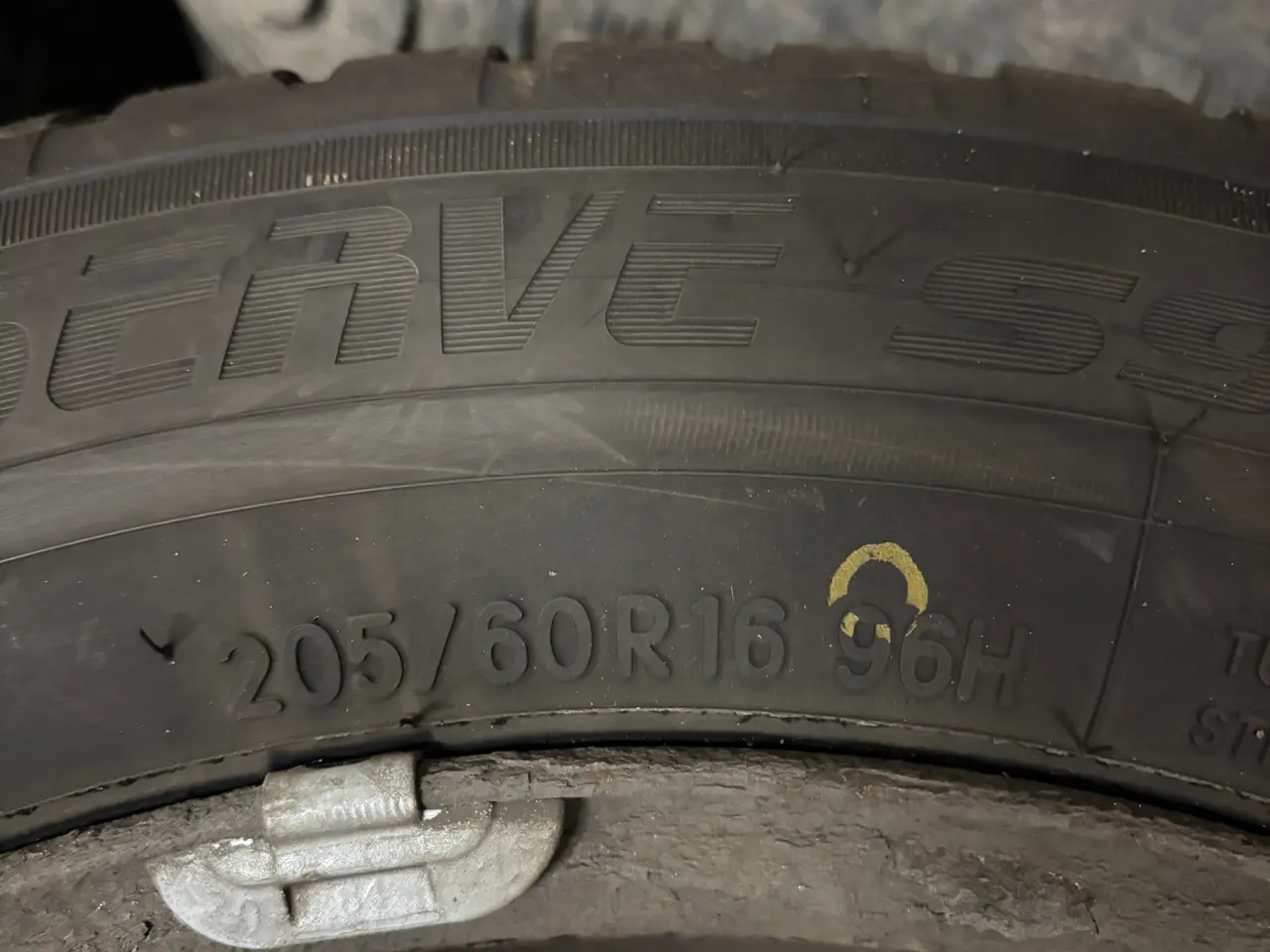 Billede 4 - 205/61/R16 vinterdæk på stålfælge