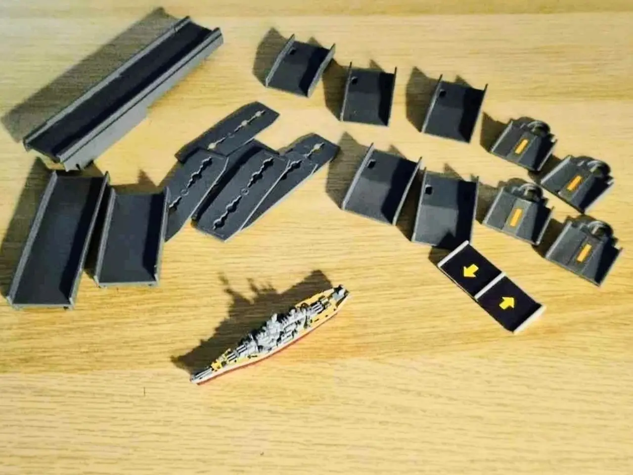 Billede 1 - Micro Machines Battle Ship plus ekstra vejbaner