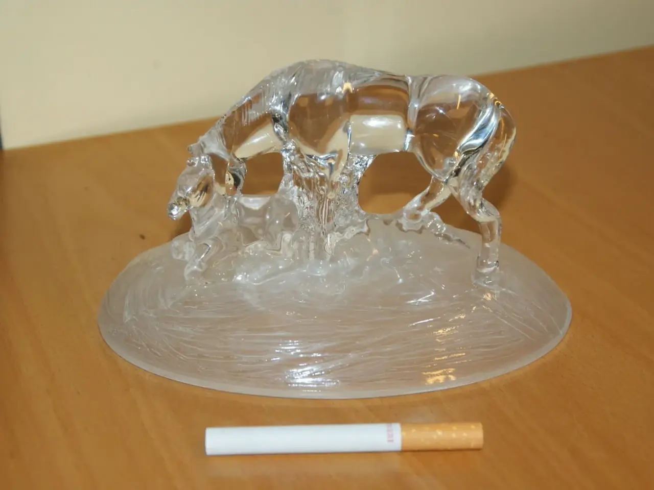 Billede 1 - Hest med føl glasfigur sælges