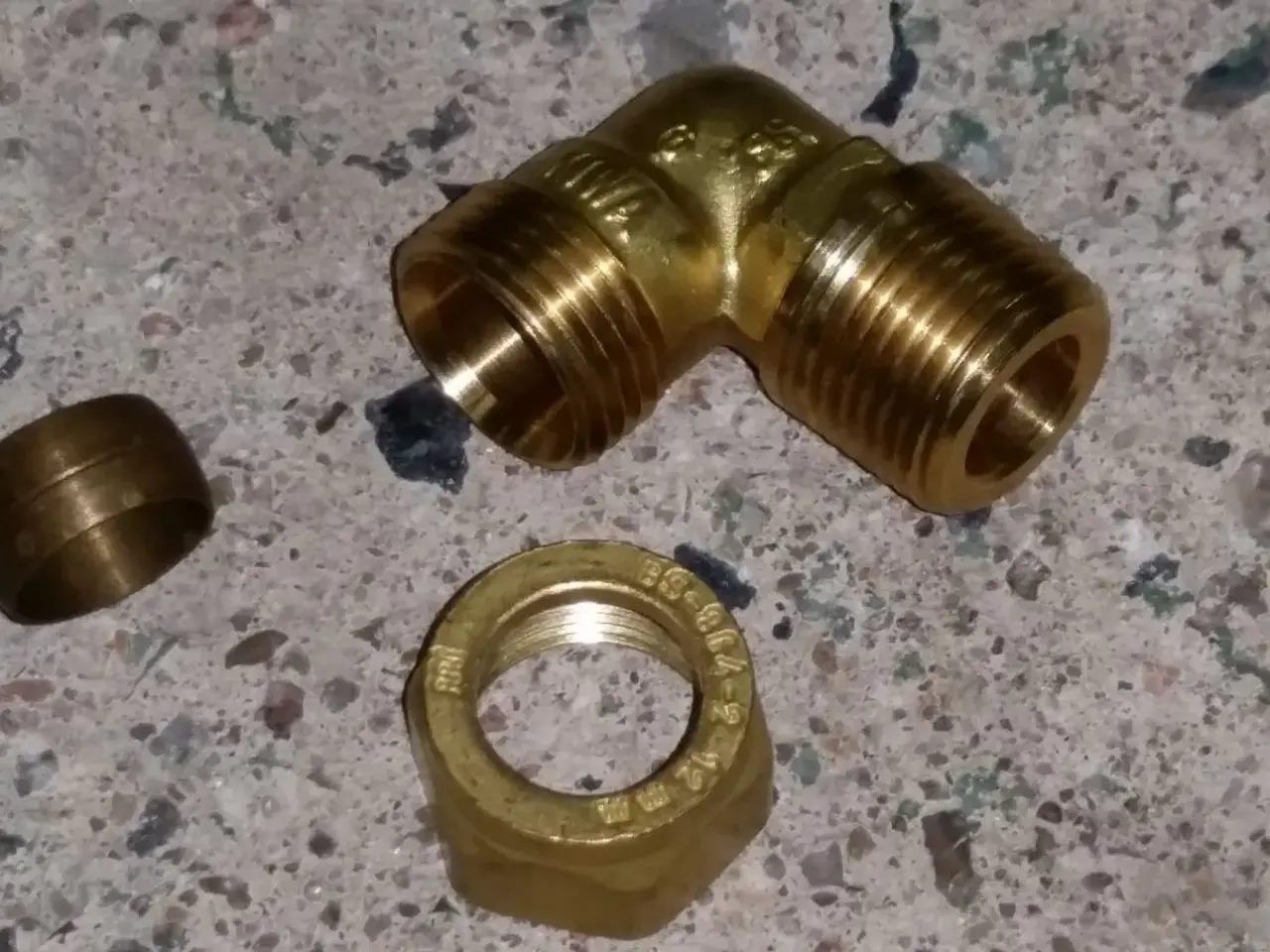 Billede 1 - Fittings  i messing med klemme ring