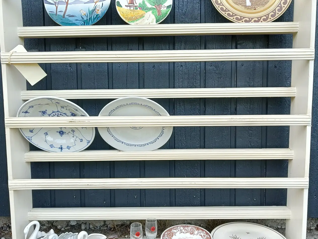 Billede 1 - Stor tallerken række, hylde. 