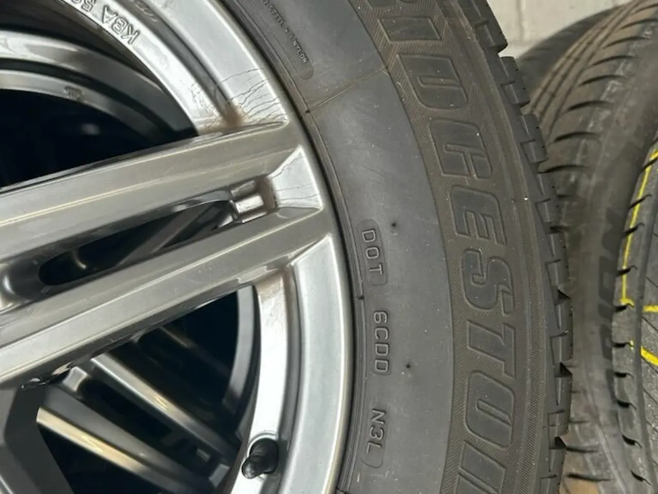 Billede 4 - Bridgestone vinterdæk på alufælge. 