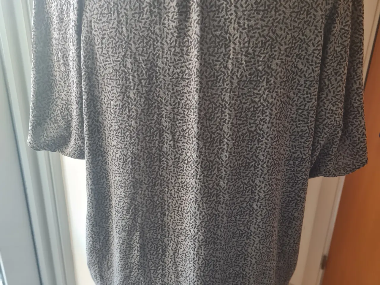 Billede 2 - H&M sport T-shirt str L 40