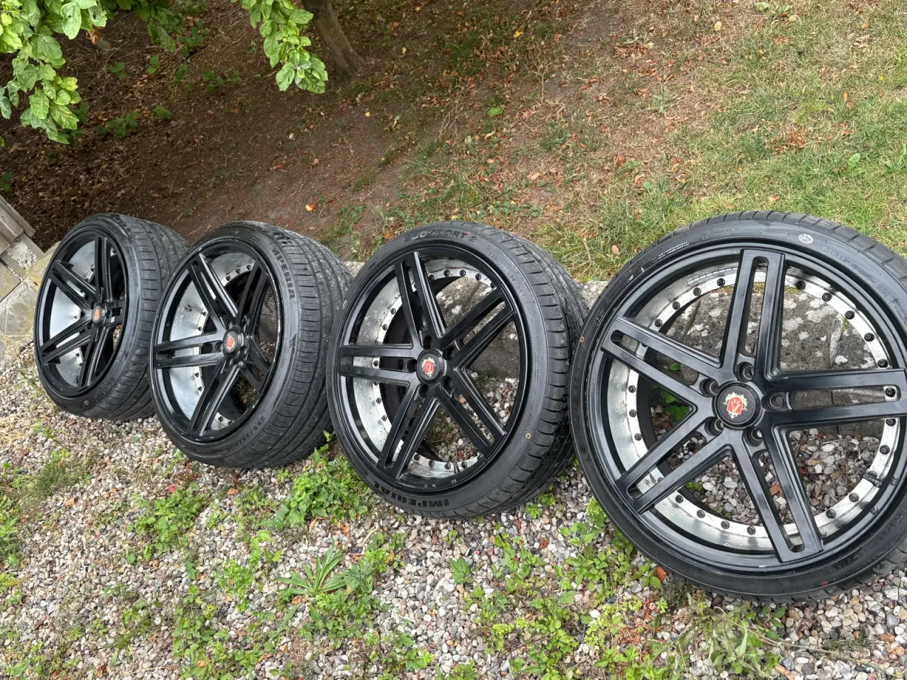 Billede 1 - AXE LUXURY SPLIT CONCAVE 5x112 20” M. Nye Dæk