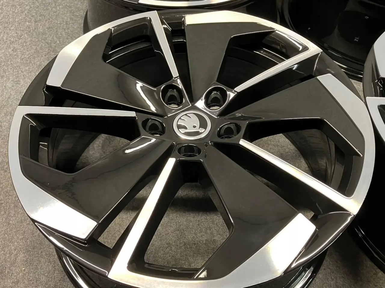 Billede 5 - ALUFÆLGE SKODA OCTAVIA IV RS 5E3 18"