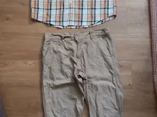 Skjorte og bukser. Herre