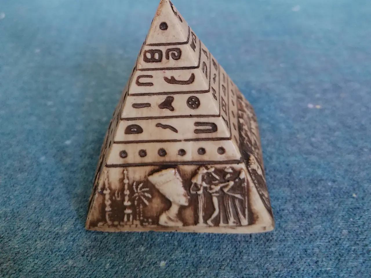 Billede 3 - Flot Pyramide Brevvægt