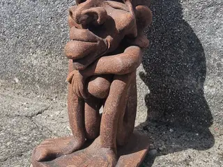 Afrikanske figurer og masker.