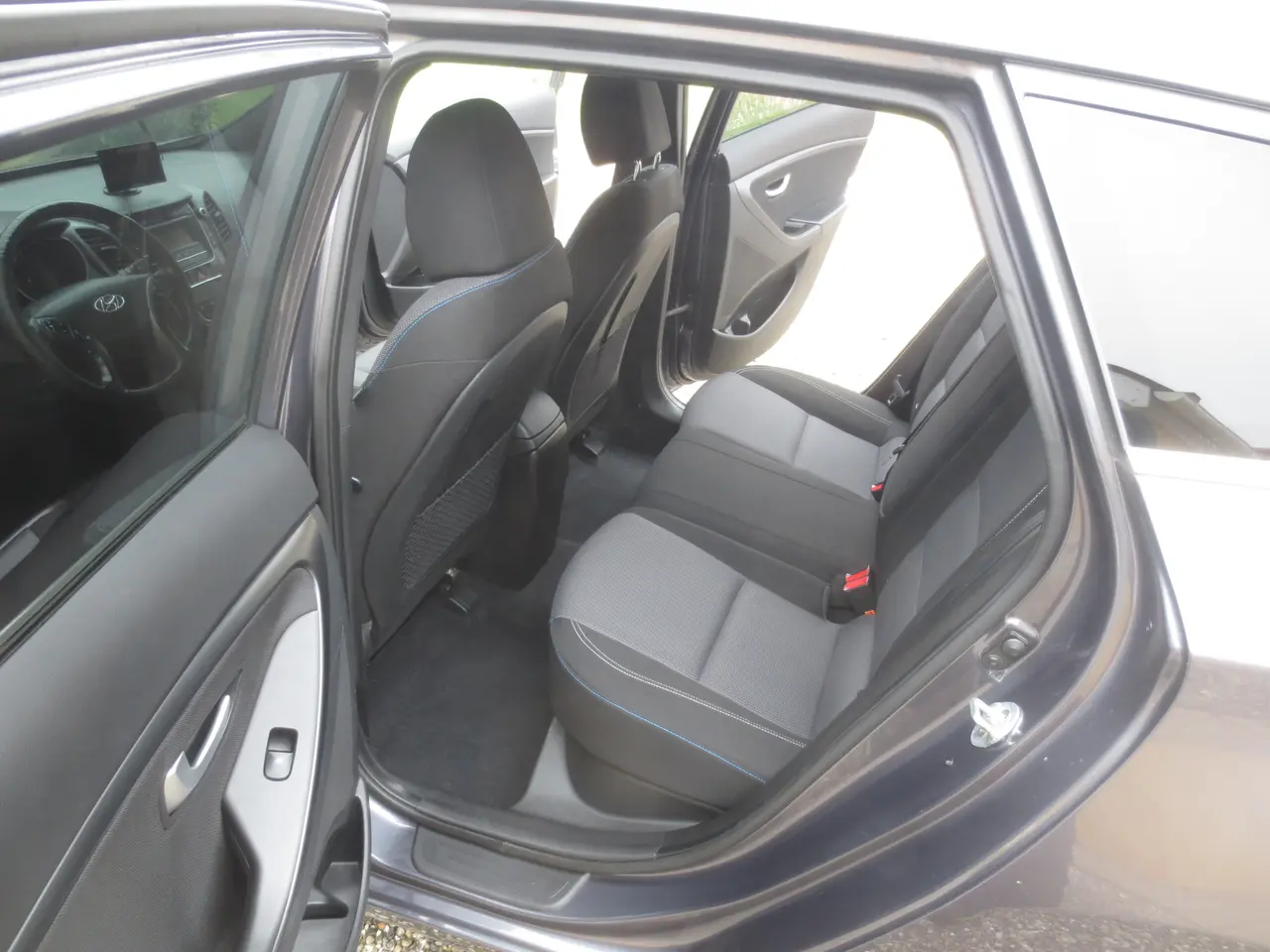 Billede 15 - Pæn Hyundai i 30 1.6 CD Stc År 16