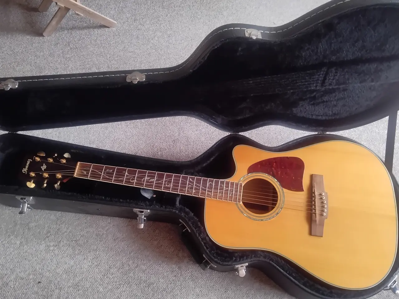 Billede 1 - Ibanez guitar med kuffert. 