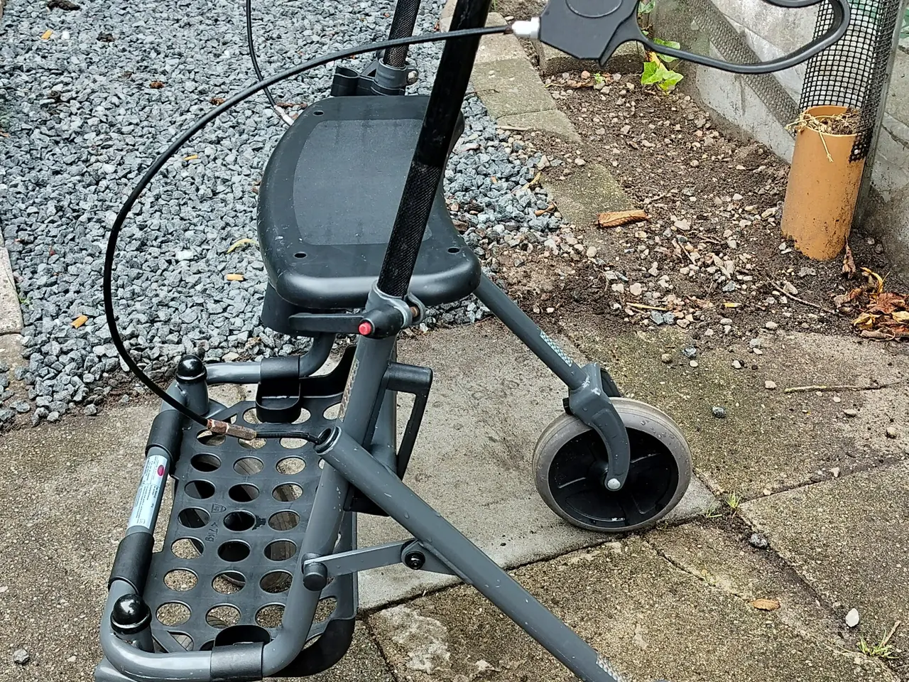 Billede 2 - Rollator Rehaforum Actimo Basik - med sæde og kurv