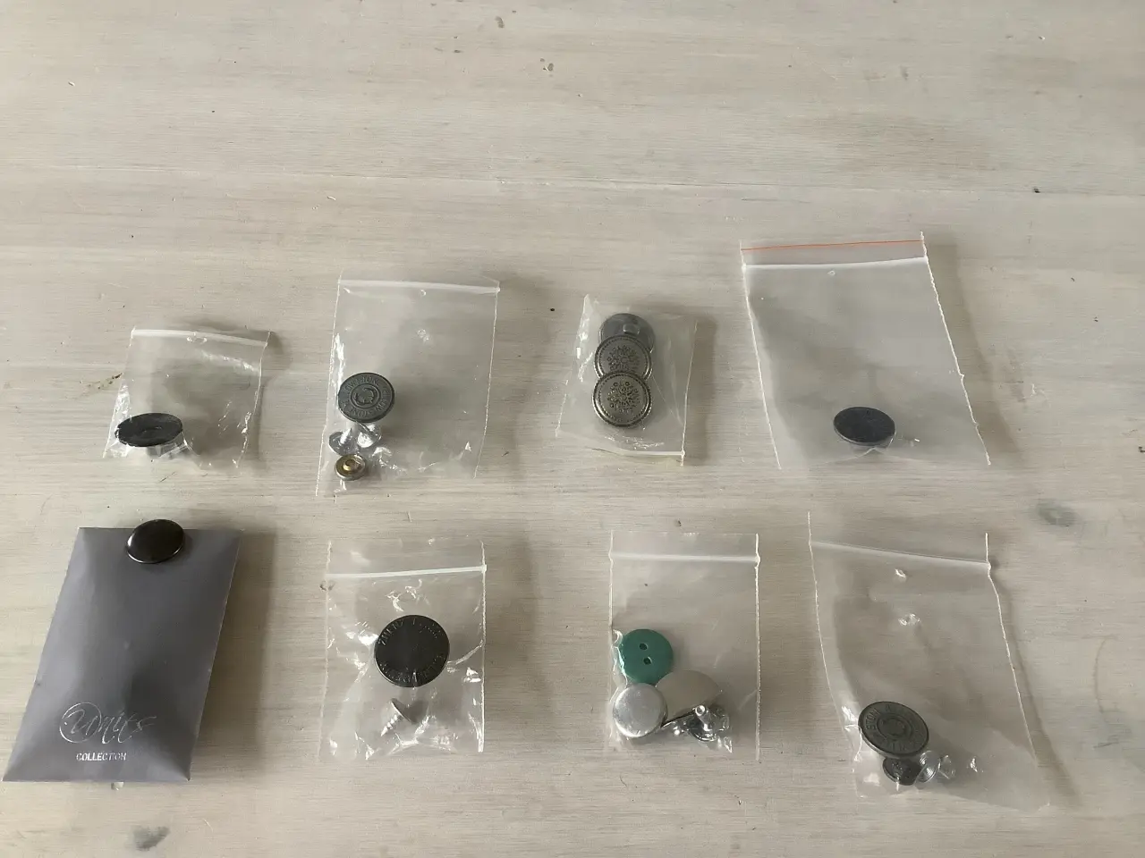 Billede 10 - Knapper i plast og metal flere farver.