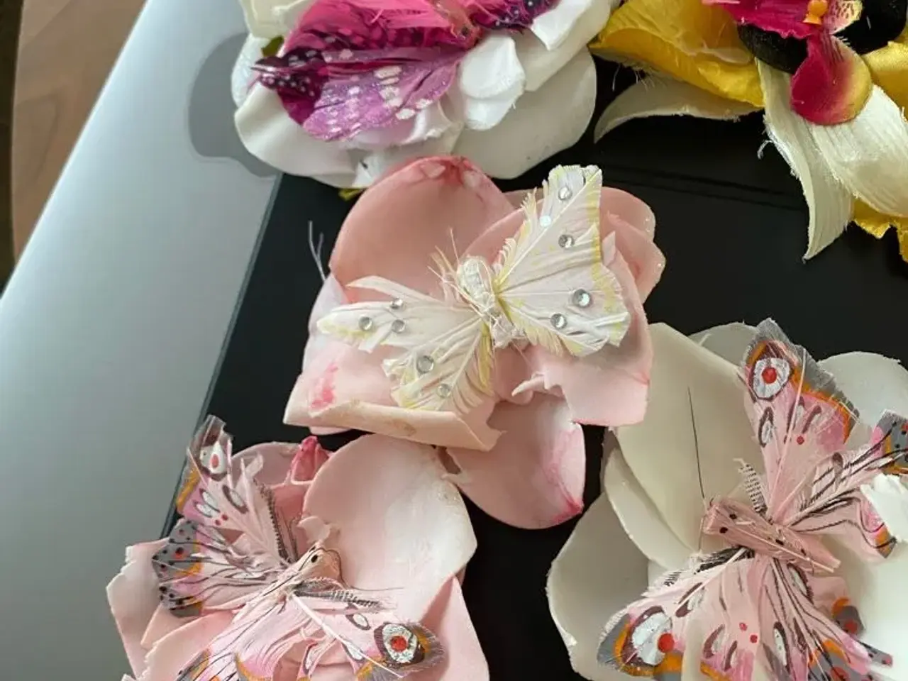Billede 3 - Smukke hårspænder med blomster