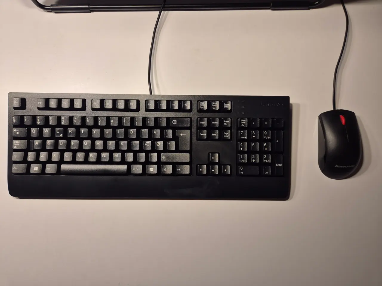 Billede 2 - Lenovo ThinkCentre M72z med tilbehør, i3, 8GB RAM