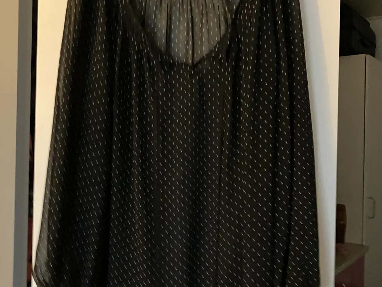 Billede 1 - Dame bluse m/ hvide prikker