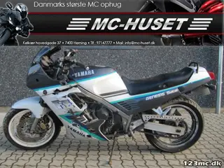 Yamaha FZ 750