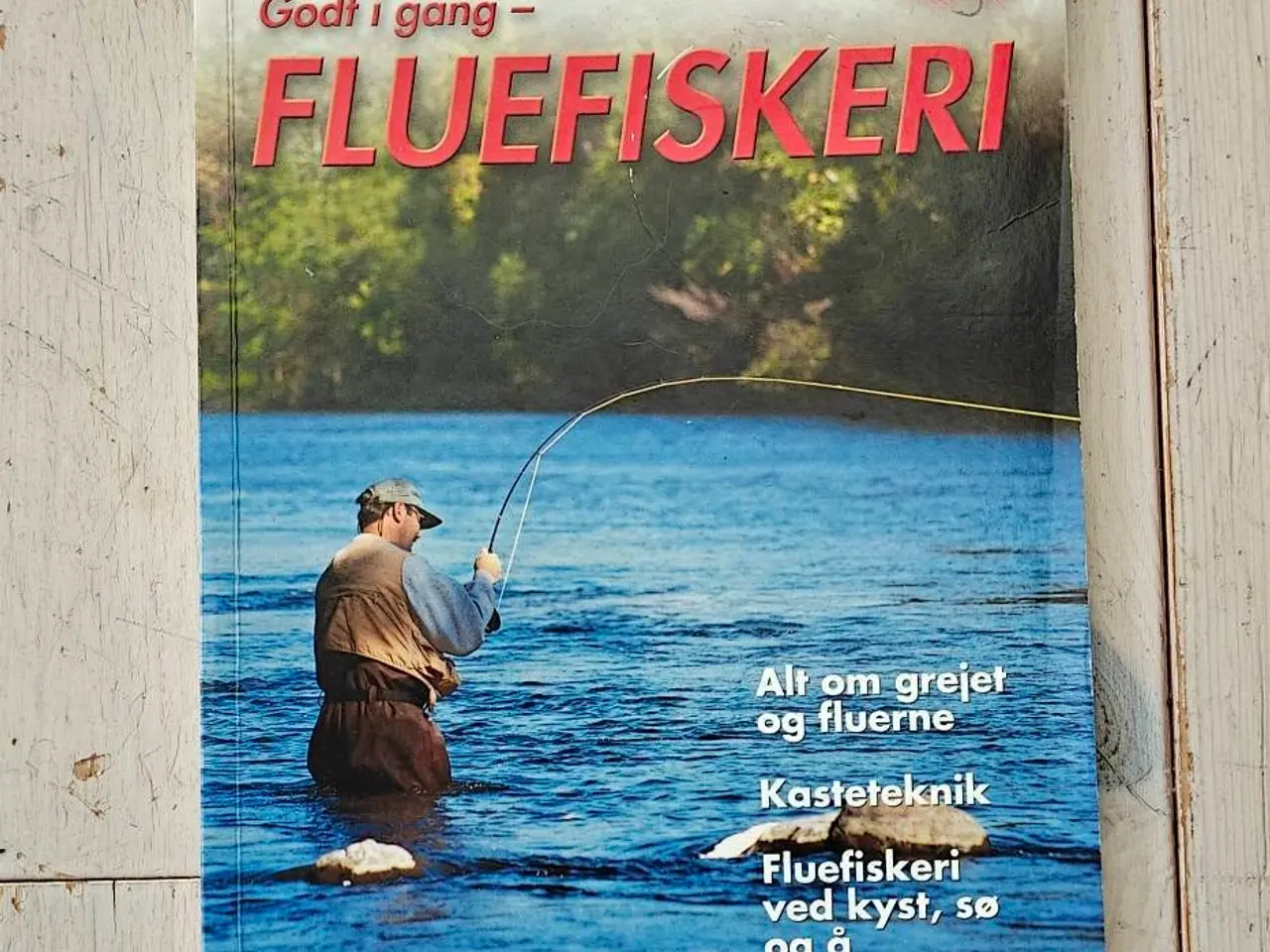Billede 1 - Bog: Godt i gang Fluefiskeri