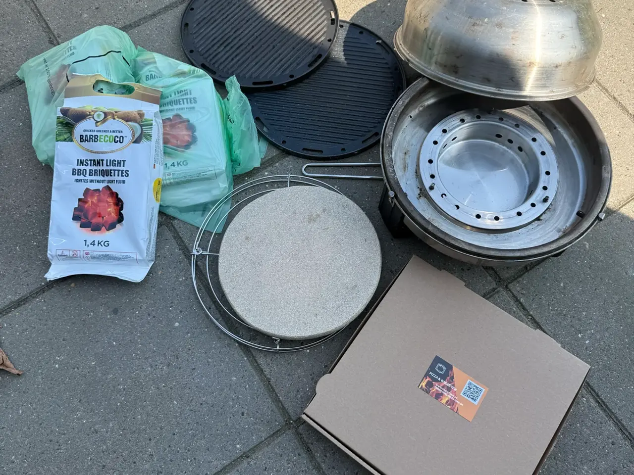 Billede 1 - Safire Grill med blandet tilbehør + ekstra brikett