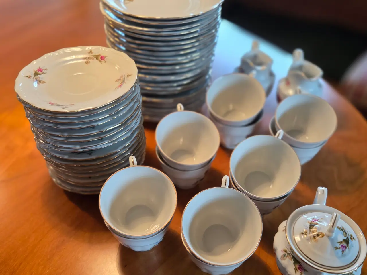 Billede 6 - Marie Therese kaffestel med rosenmotiv og guldkant