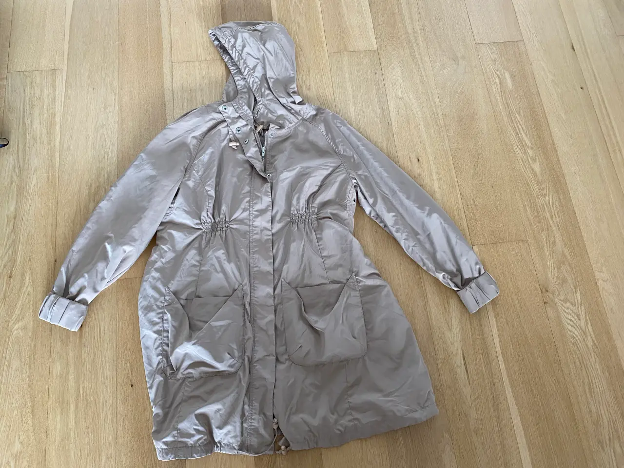 Billede 1 - Beige farvet frakke