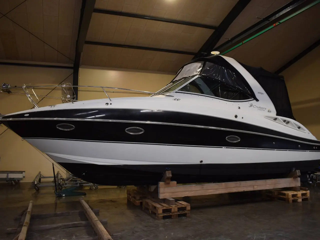 Billede 33 - Cruiser Yachts 300 Express - Twin Volvo Penta D3/Udstyr - DIESEL
