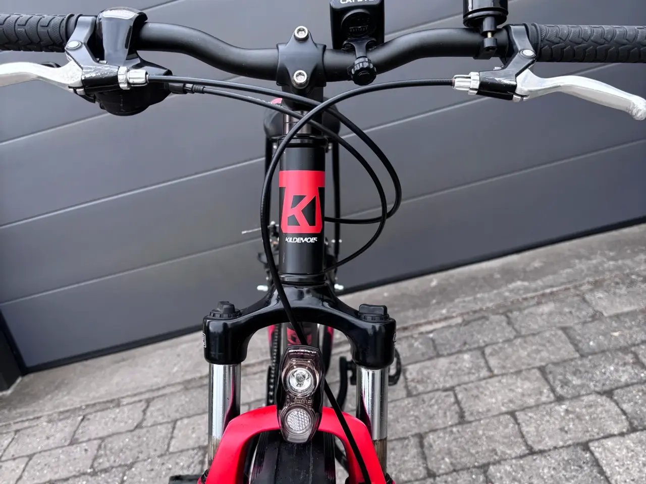 Billede 4 - Sort og rød mountainbike 26”
